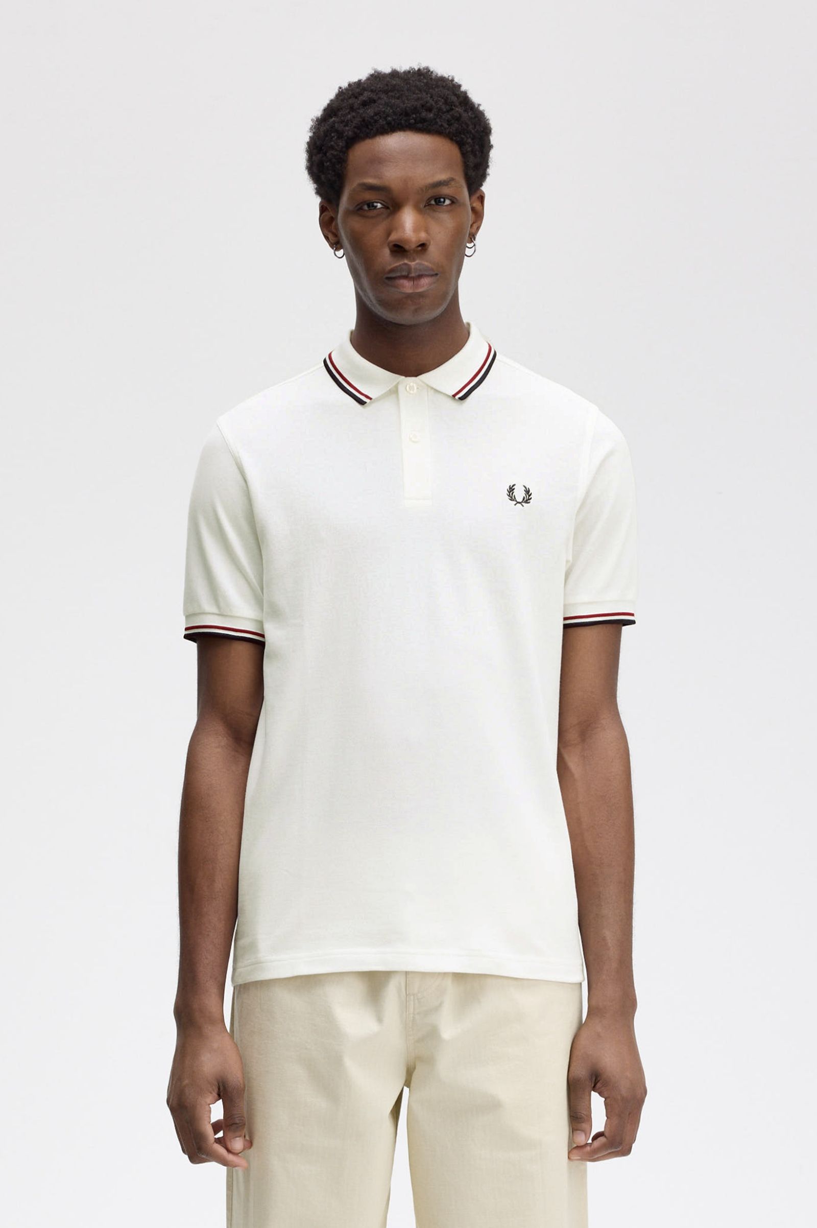 M3600 - Schneeweiß / Gebranntes Rot / Marineblau | The Fred Perry 