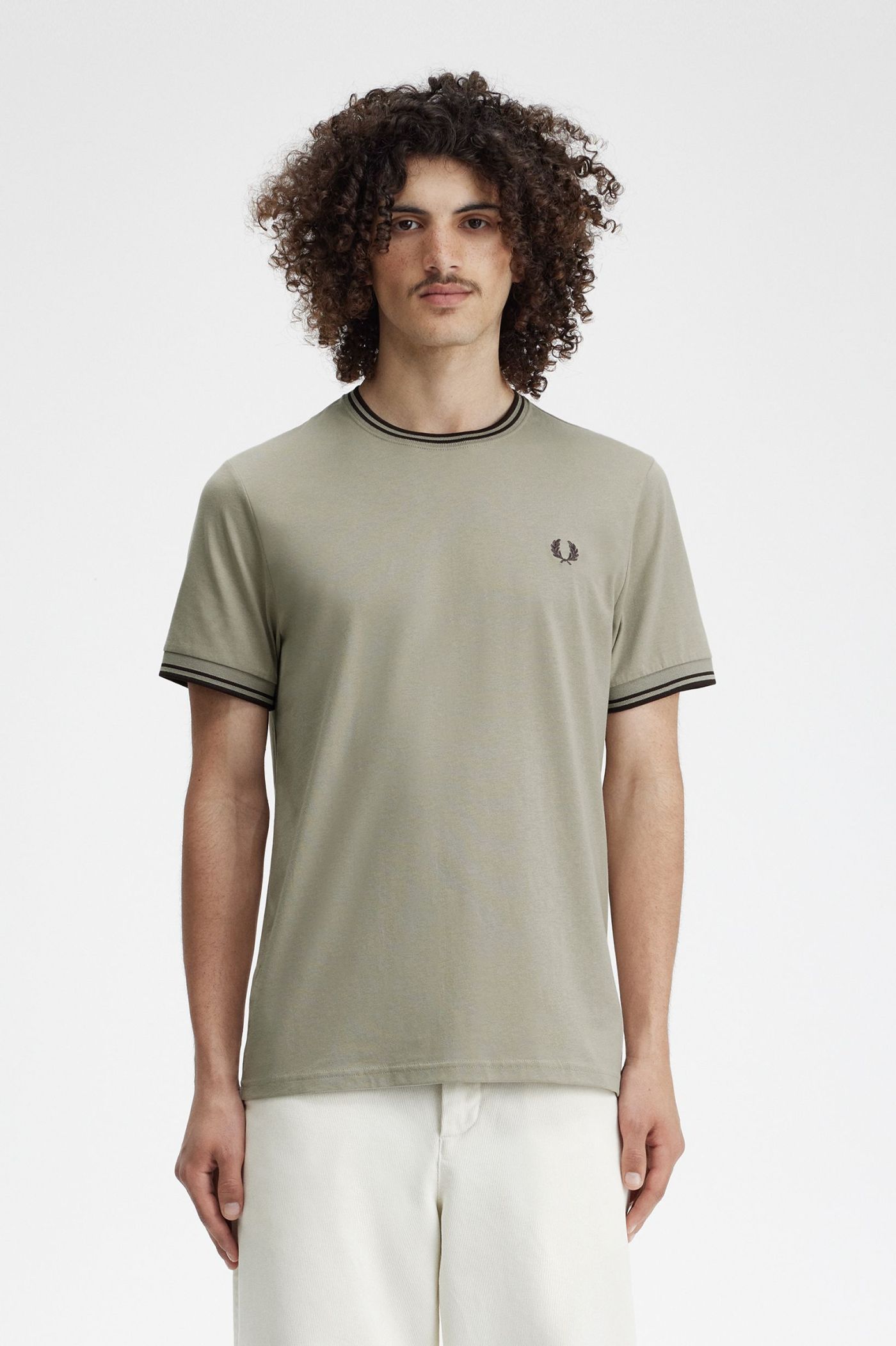 T-Shirt mit Doppelstreifen - Warmes Grau / Carrington Road Brick 