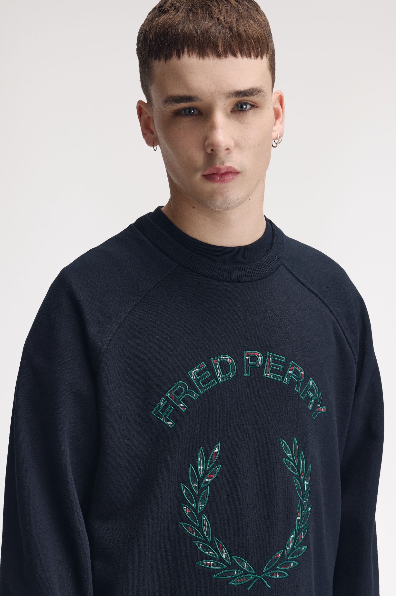 FRED PERRY Tartan Jacquard Sweater 値下げ対応 Tartan Appliqué Sweatshirt - Navy | Men's Sweatshirts |Sports
