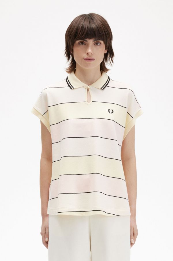 Piqué-Shirt mit Streifen und Zierausschnitt