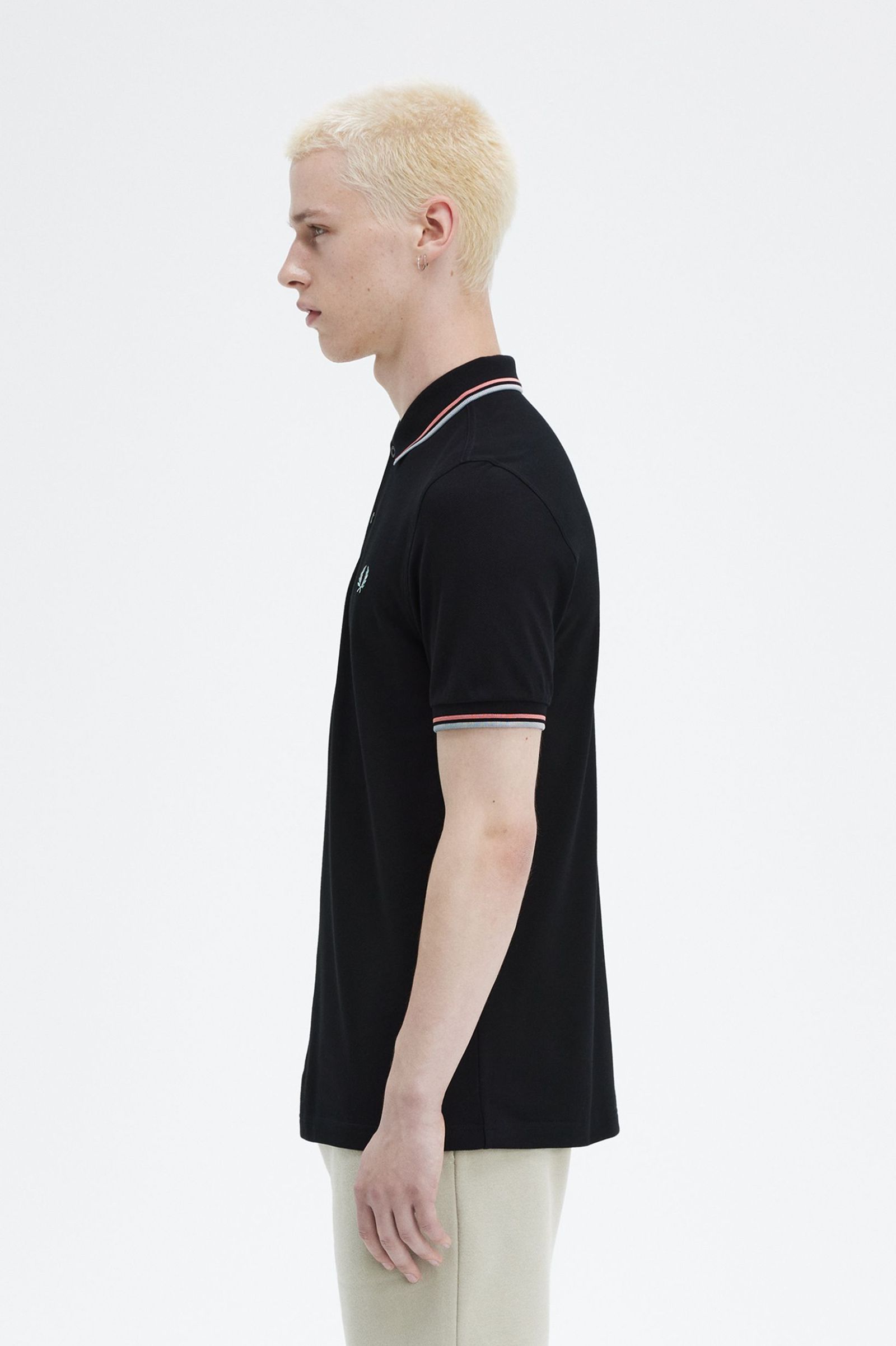 M3600 - Schwarz / Coral Heat / Silberblau | The Fred Perry Shirt 