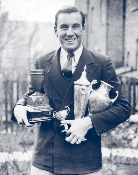 Fred Perry con trofeos